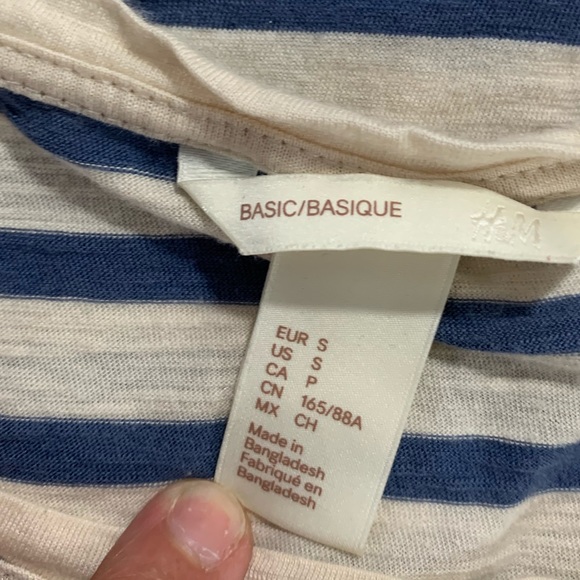 H&M Basic Short Sleeve Tee - Picture 3 of 4